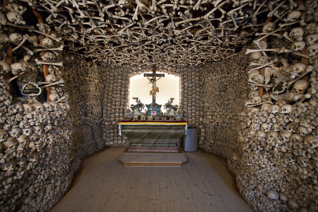 Kaplica czaszek w Czermnej – „ponura” atrakcja turystyczna.