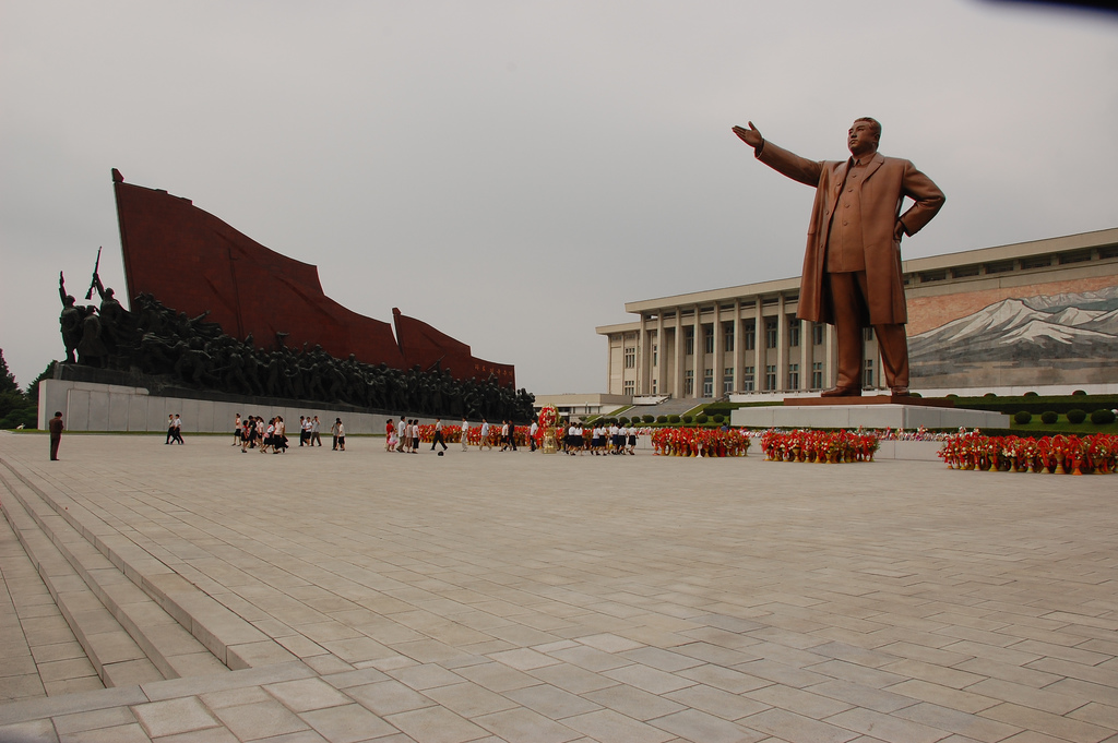 Korea Północna twierdzi, że posiada rewolucyjne lekarstwo na Ebolę, Aids i inne wirusy.